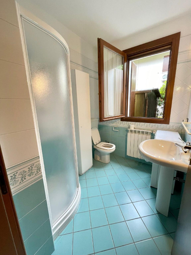 Bathroom 4, Fantastic Villa with pool for 5 people on the island of Albarella, Rovigo