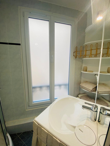 Bathroom 3, Elegant Montmartre Apartment Overlooking Paris Rooftops, Paris