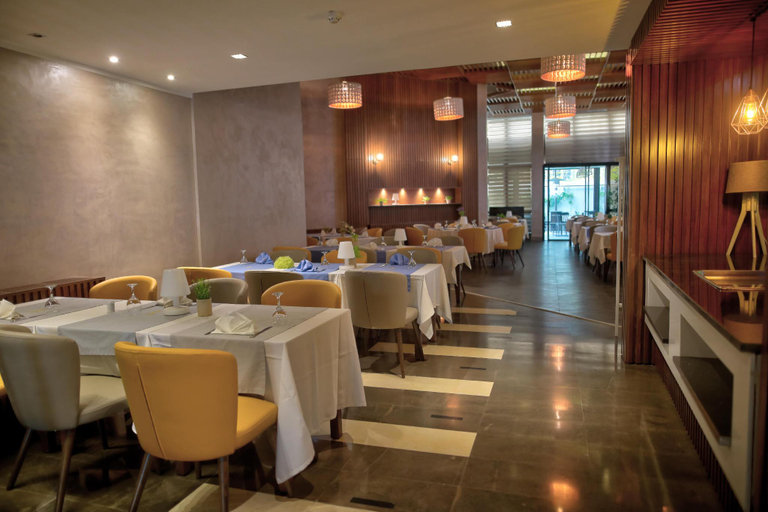 Food & Drinks 5, Hotel Lac Leman, Cité El Khadra