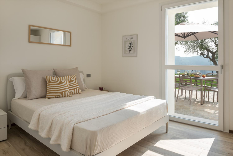 Others 5, Villa Serena, Savona