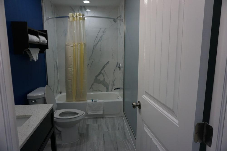 Bathroom 2, Star Light Inn, Houston