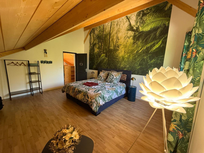 Bedroom 2, LES ANTHOCYANES CHAMBRE MONTAGNE, Jura