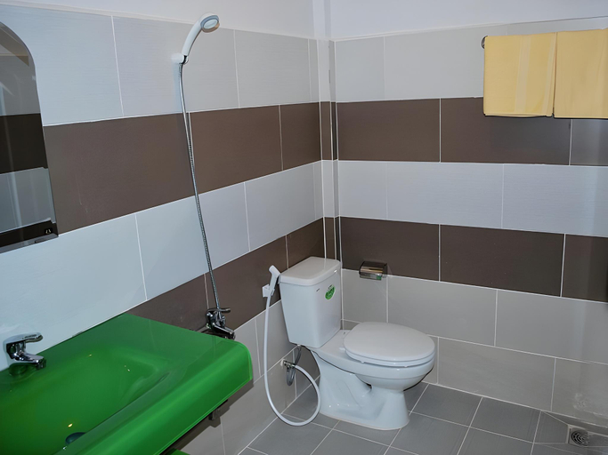 Bathroom 4, Phi Yen Hotel, Côn Đảo