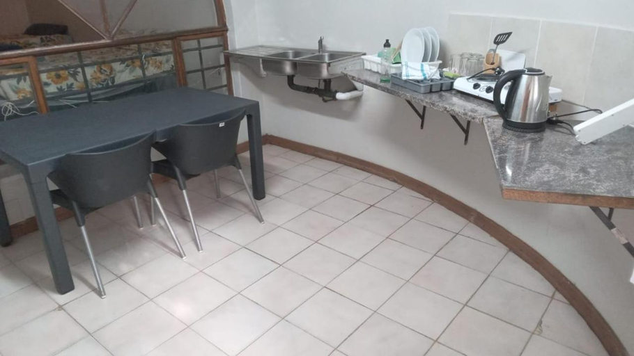 Others 4, Park guesthouse, Gert Sibande