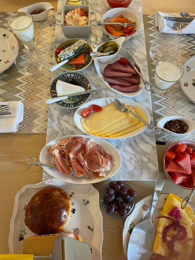 Food & Drinks