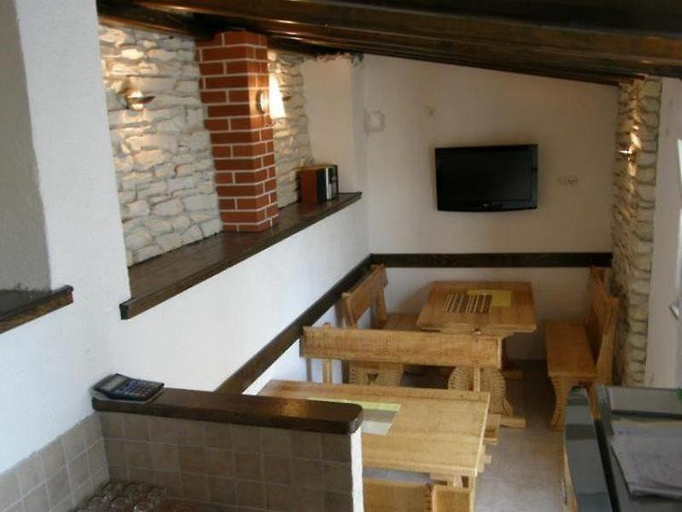 Others 5, STIPE APARTHOTEL, Podstrana
