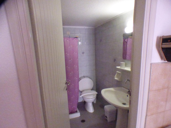 Bathroom, Eleni Apartments, Crete