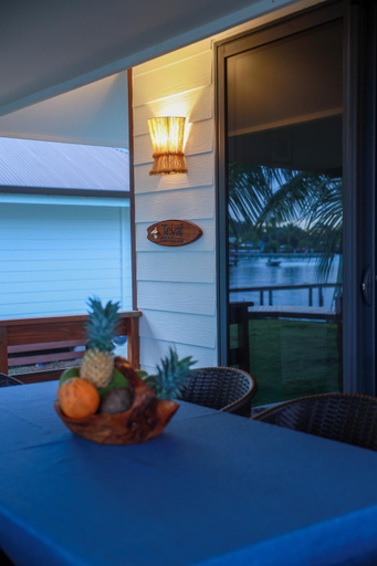 Bedroom, Teahupo'o Wave Lodge