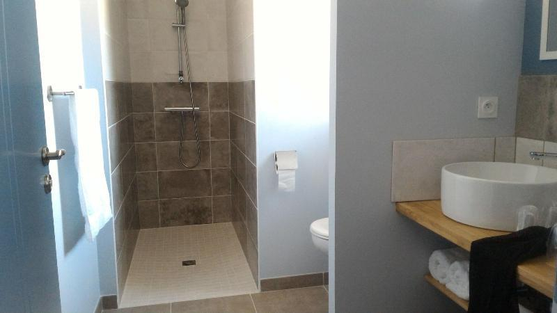 Bathroom 5, La Sarlamandre, Dordogne