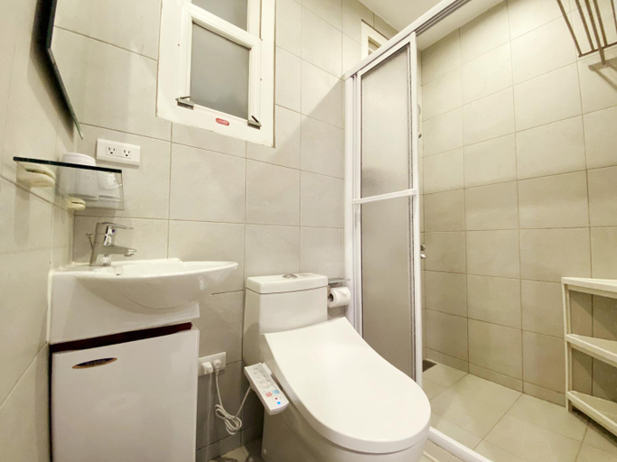 Bathroom 3, Gaomei Lighthouse, Taichung