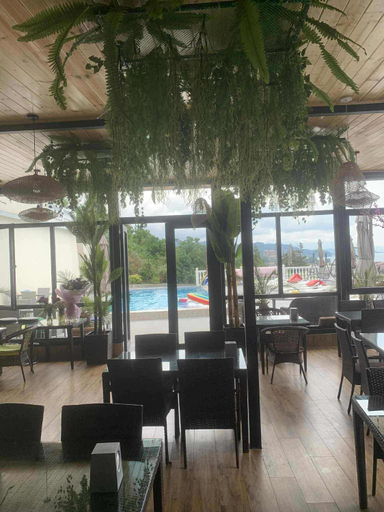 Food & Drinks 3, White House Chakvi, Kobuleti