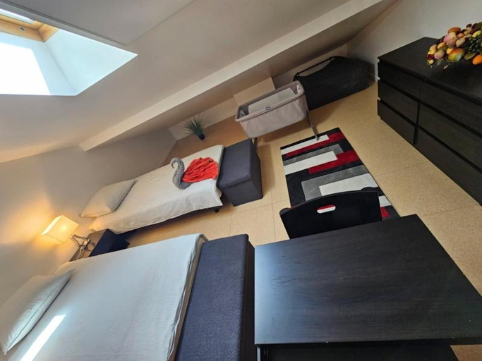 Bedroom 4, Le Louvre, Rhône