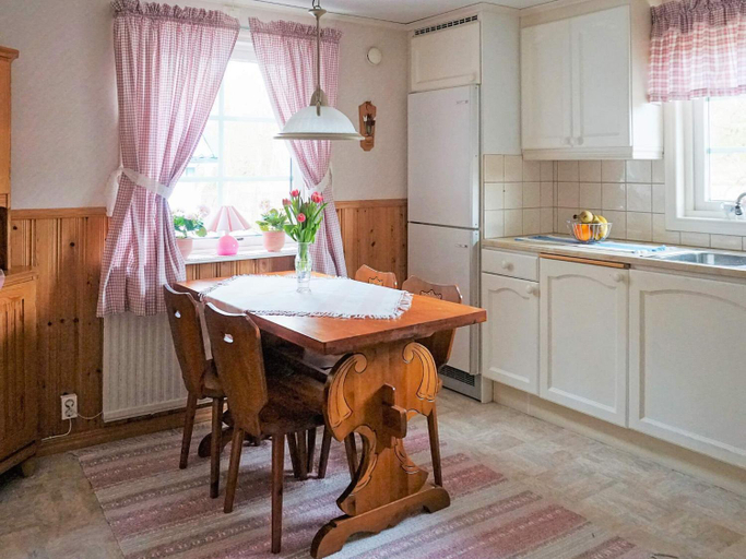 Others 5, person holiday home in TROLLHATTAN, Trollhättan
