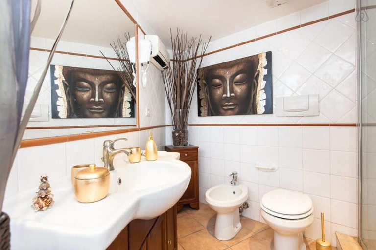 Bathroom 5, Piazza Navona White, Rome