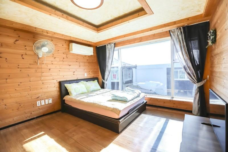 Bedroom 2, Tongyeong Travel Guest Pension, Tongyeong