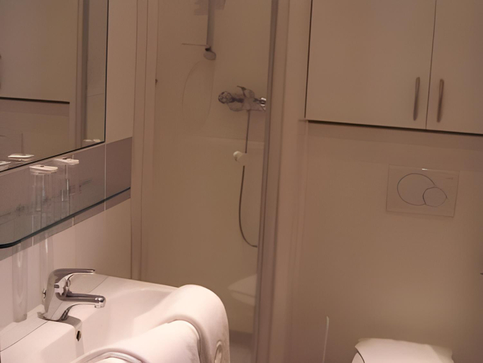 Bathroom 4, Kolping Campus Krems, Krems an der Donau Stadt