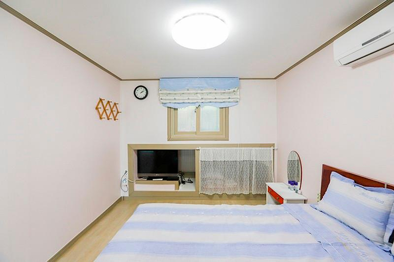 Bedroom, Tongyeong Yeonji Pension, Tongyeong