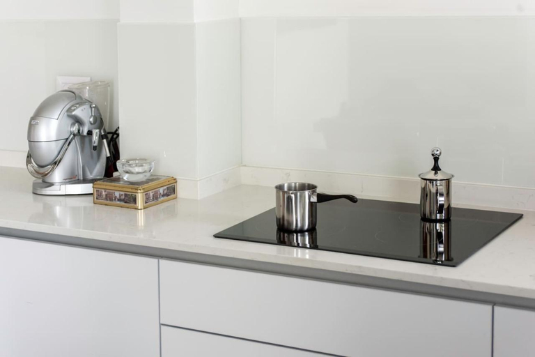 Others 4, Modern 2BR Apt w Private Parking in City Center
