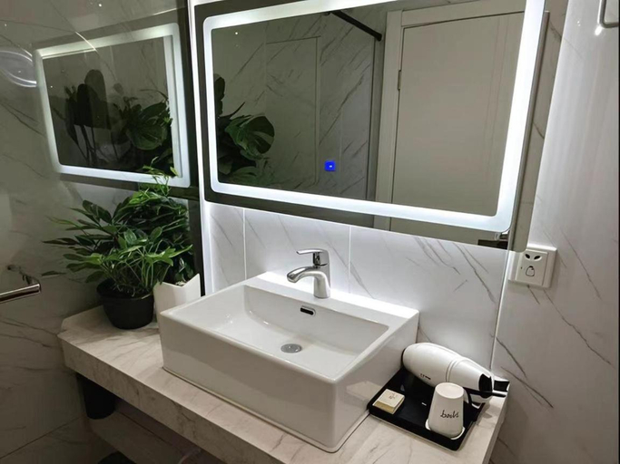Bathroom, Longchen Hotel, Shanghai