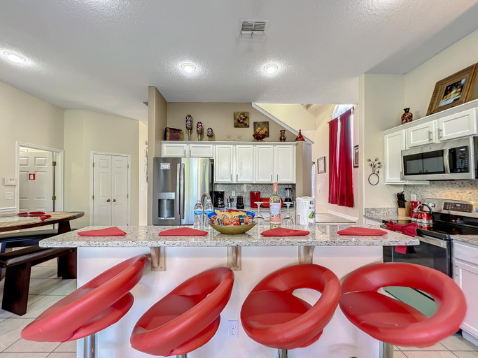 Food & Drinks, 5BR family villa w pool, spa & arcade, Lake