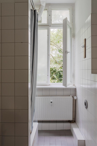 Bathroom 5, BackpackerBerlin, Berlin
