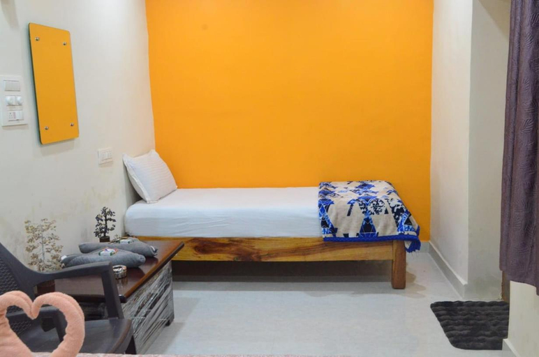 Bedroom 2, Hamsa Home Stay, Bellary