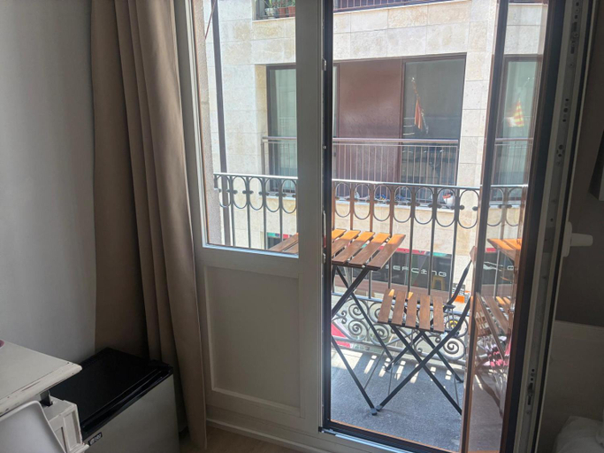 Others 4, Hostal la Palmera, Barcelona