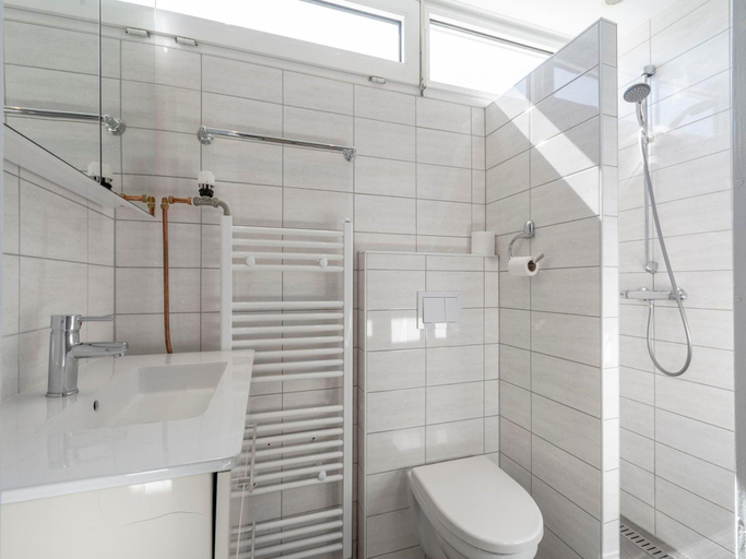 Bathroom, Bungalow in Julianadorp near Sandy Beach, Den Helder