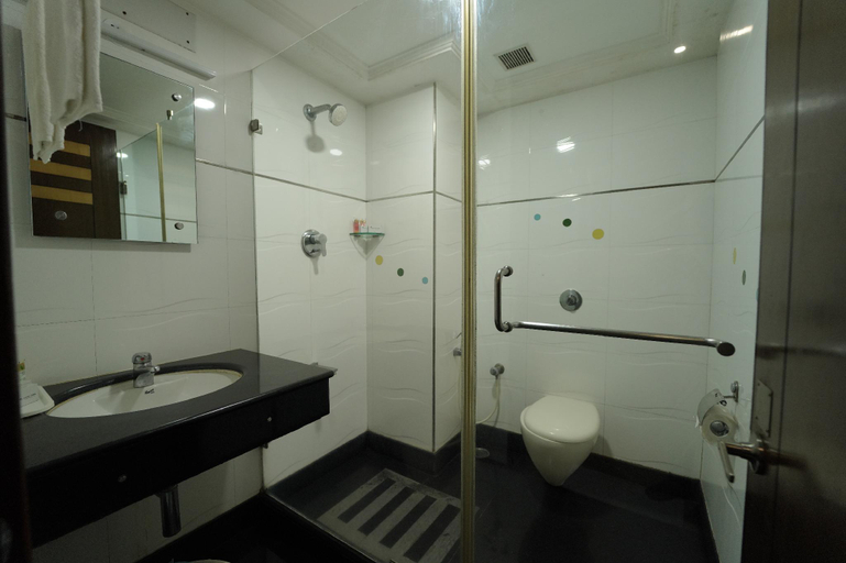 Bathroom 4, Kandi Tree Hotel, Bangalore