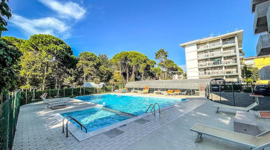 Swimming pool 4, Bright apartment with balcony-Beahost, Venezia