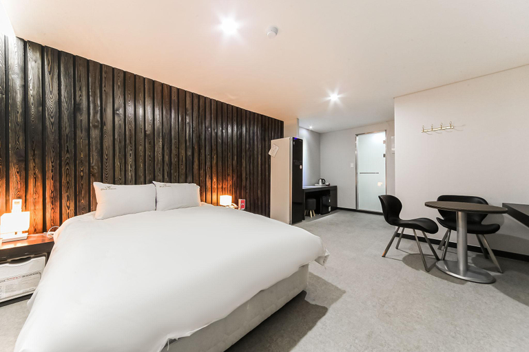 Bedroom 2, Busan Janglim Blue Moon Hotel, Saha