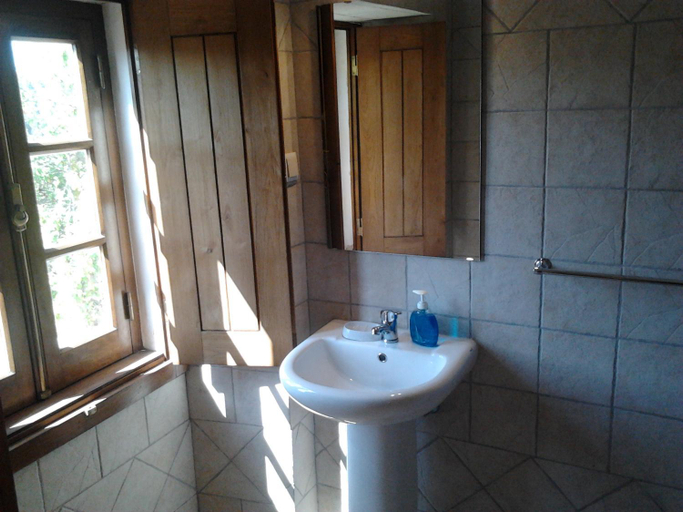 Bathroom 3, RC - Alcobaca Villa!, Alcobaça