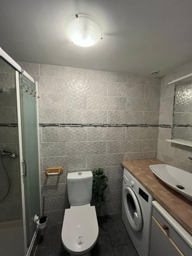 Bathroom 4, Cathy et Eric, Aisne