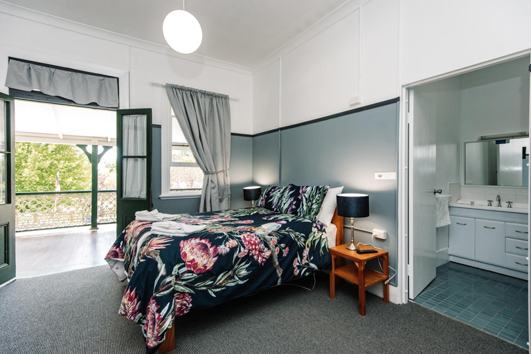 Bedroom, Bendemeer Hotel, Tamworth Regional - Pt B