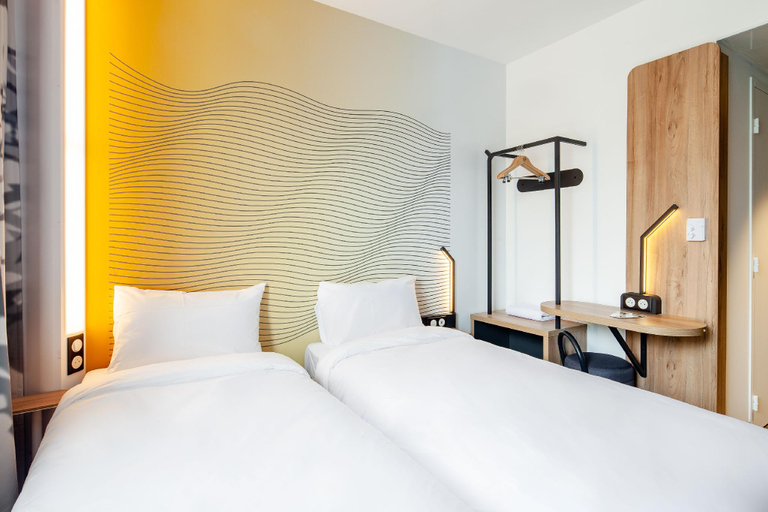 Bedroom 3, B&B HOTEL Le Port- Marly St-Germain en Laye, Yvelines