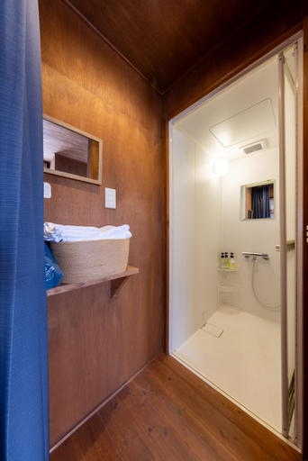 Bathroom 3, Yuzen Tabi-Ne, Kanazawa