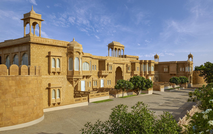 Exterior & Views