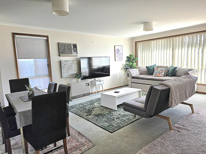 Others 4, Kennington Units, Gr. Bendigo - Inner East