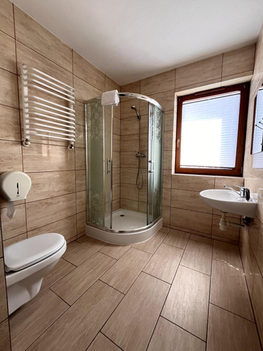 Bathroom 4, Gosciniec Kaszebe, Lębork