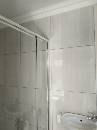 Bathroom 2, Phindulo Bed and Breakfast - No Loadshedding, Smart TVs & unlimited free fibre wifi, West Rand