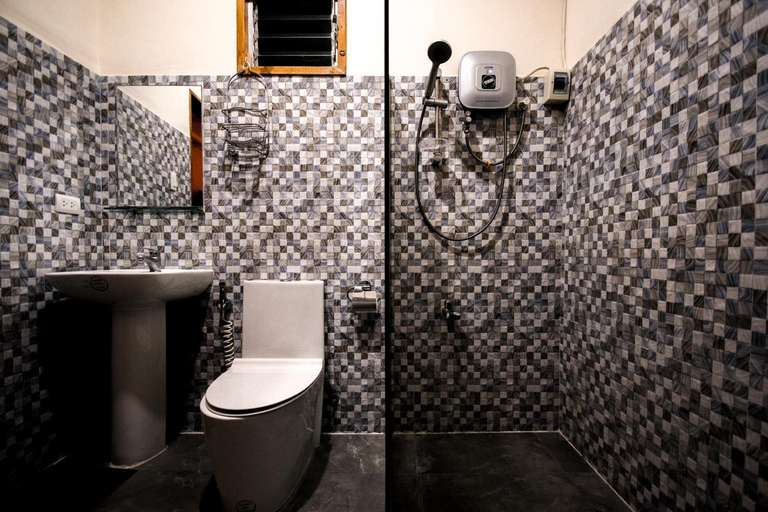 Bathroom 4, Ana-as Apartelle, Panglao