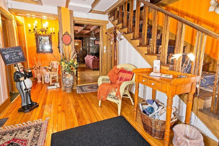 Others 5, Auberge sur la Cote, Charlevoix-Est