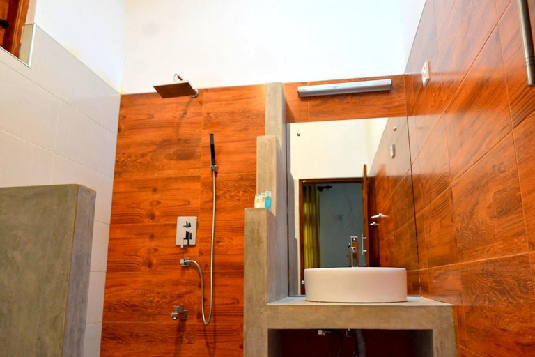 Bathroom 3, Safari Queens Resort, Embilipitiya
