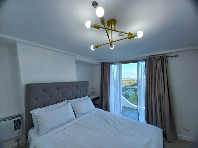 Others 4, Family Room 1BR HUGE Balcony in Azure North, San Fernando City