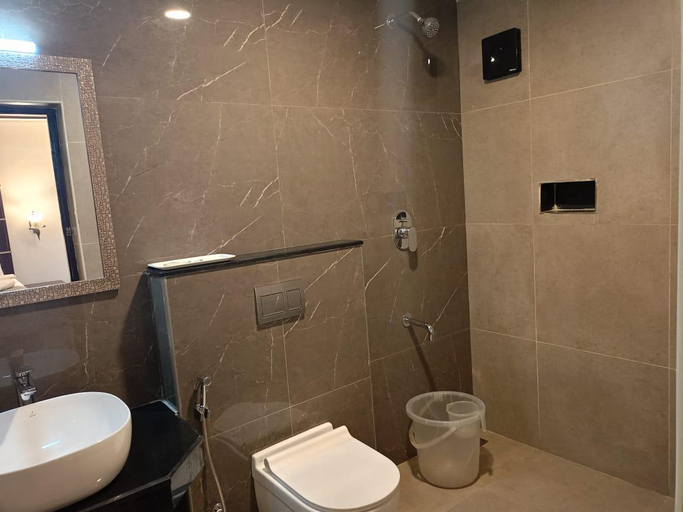 Bathroom, Nachiappa Palaniappa Grand Inn, Dindigul