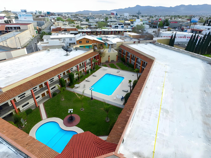 Exterior & Views