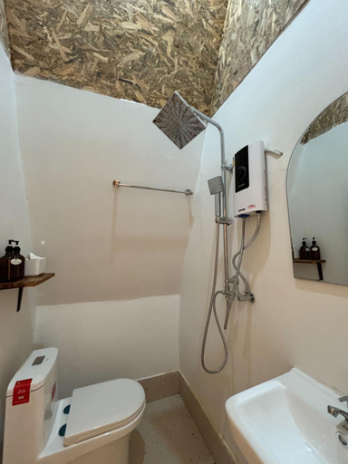 Bathroom, Khiang San Hom & Cafe, Bo Klue