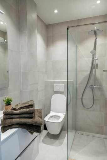 Bathroom 1, Brussels North - Pajot Apartments, Vlaams Brabant