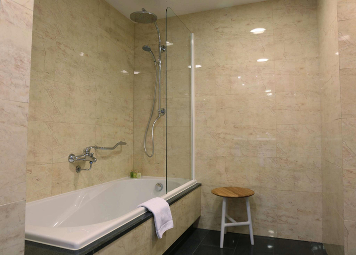 Bathroom 5, Occidental Atenea Mar, Barcelona