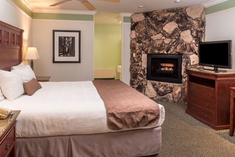 Bedroom 3, Laurel Inn & Conference Center, Monterey